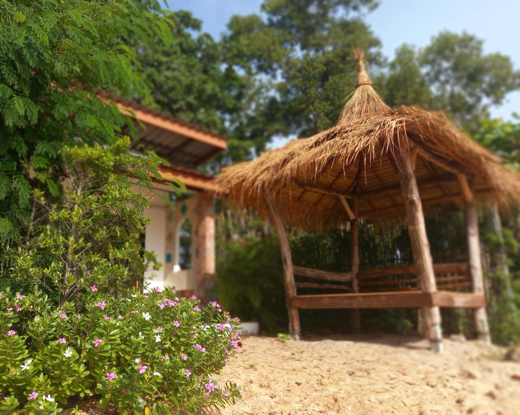 Sabai Sabai Beach Bungalows Koh Phayam Oda fotoğraf