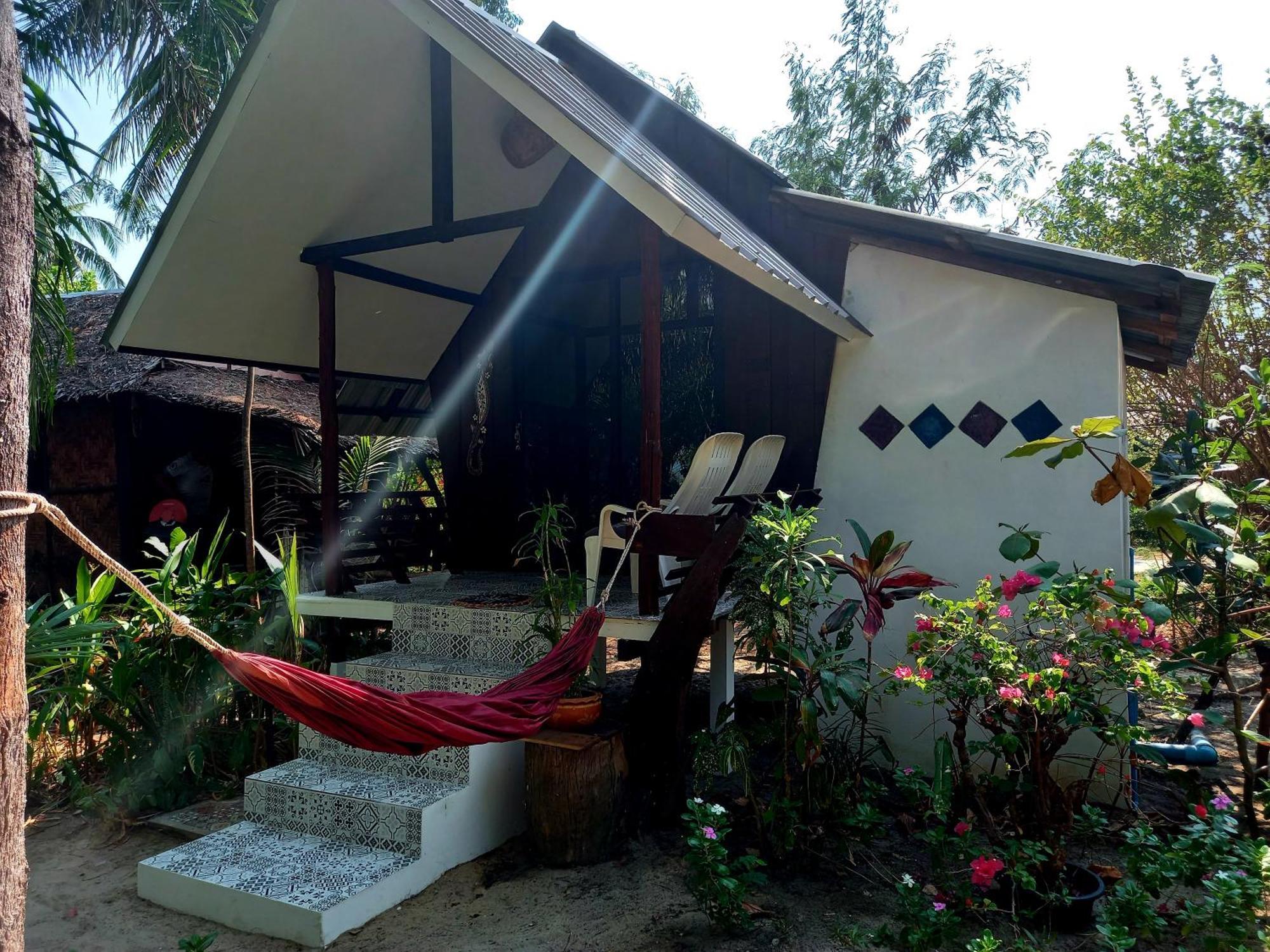 Sabai Sabai Beach Bungalows Koh Phayam Oda fotoğraf
